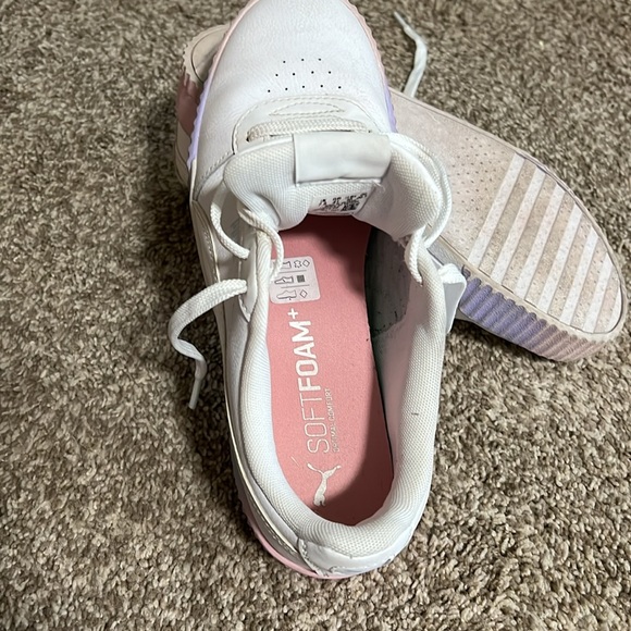 Puma Women’s US 10 shoe in white - Picture 4 of 4